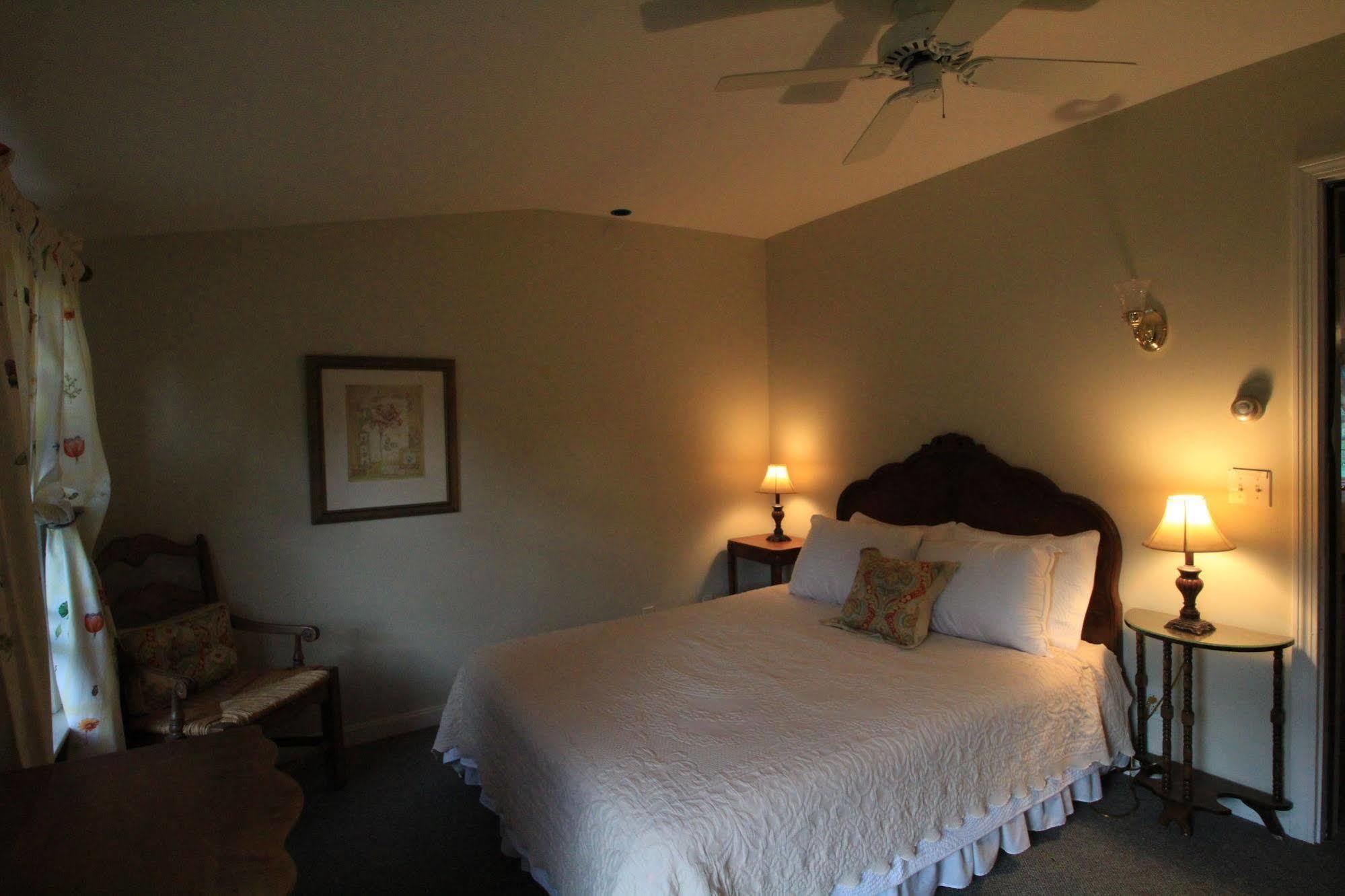 Green River Inn Sandgate Экстерьер фото
