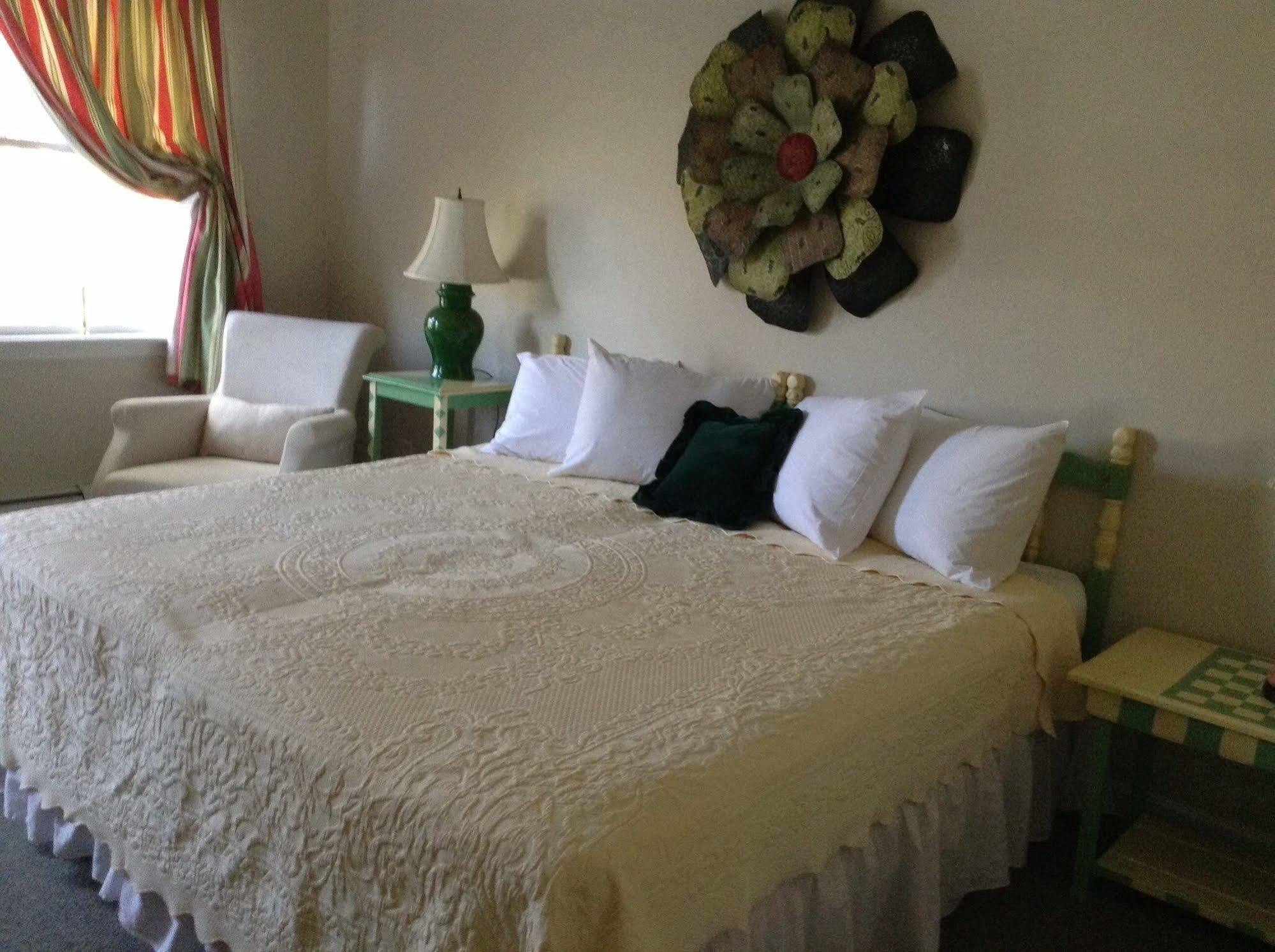 Green River Inn Sandgate Экстерьер фото