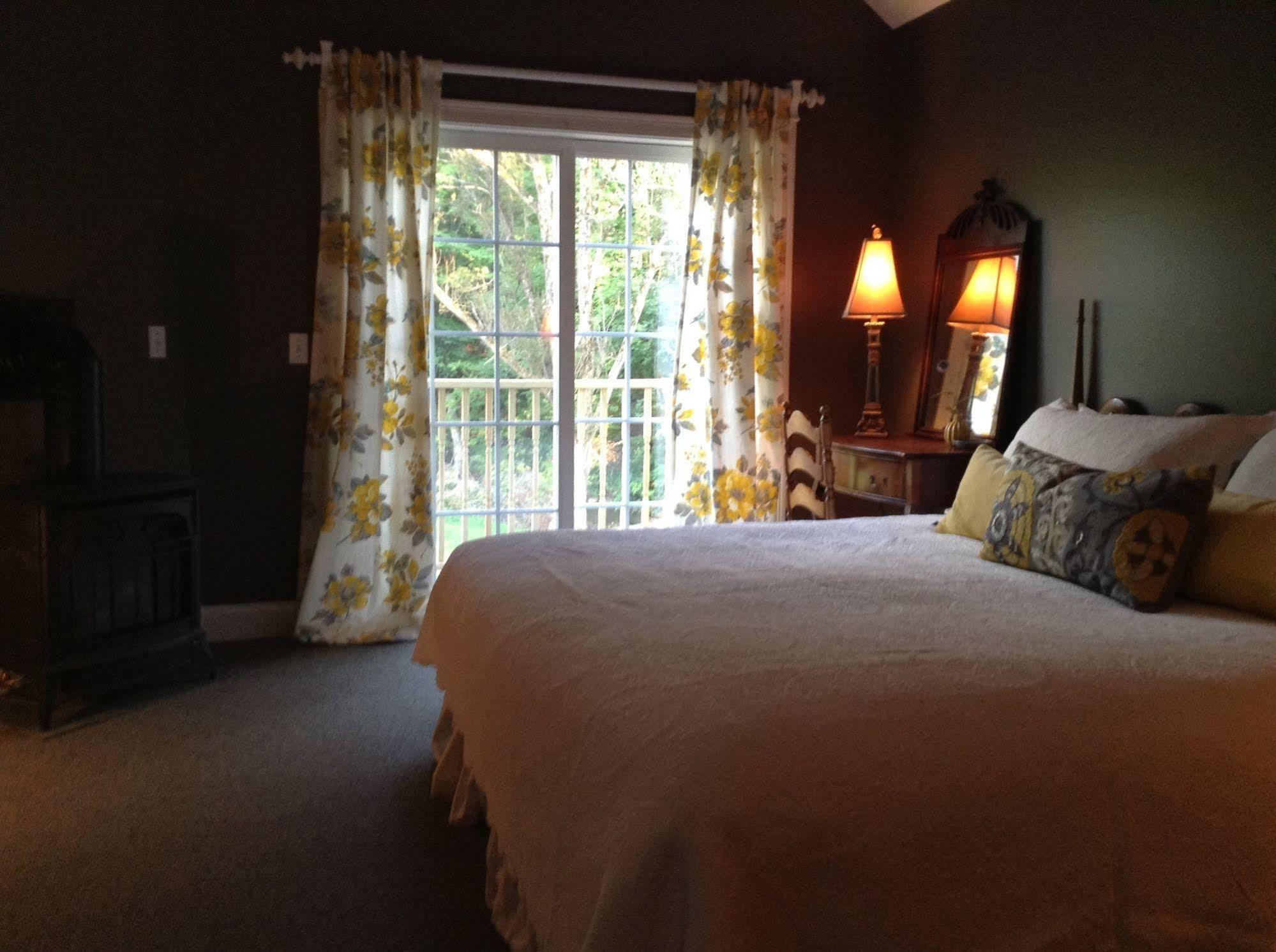 Green River Inn Sandgate Экстерьер фото